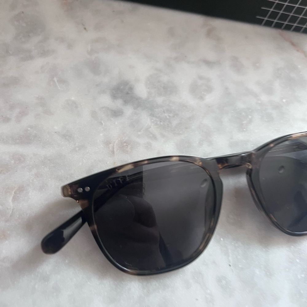 Diff Tortoise Shell Sunglasses With Black Case - image 2